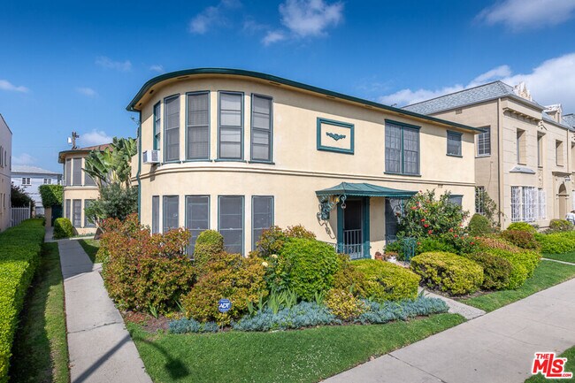 Foto del edificio - 121 N Sweetzer Ave