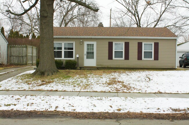 Building Photo - 3 Bedroom and 1 Bath Single Family Home