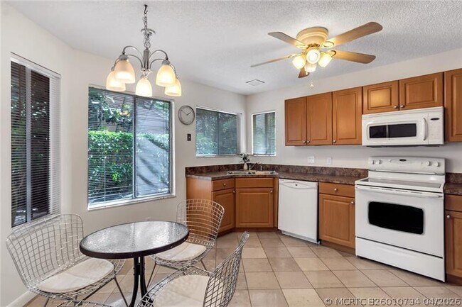 Foto del edificio - 6751 Boca Pines Trail