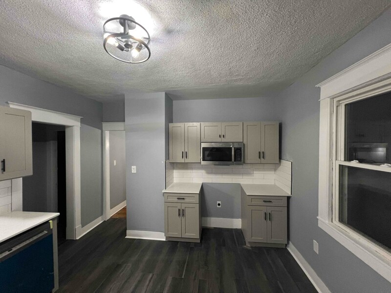 Foto principal - 182 Oak Grove Ave