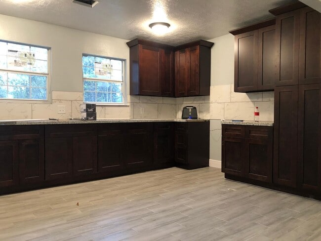 Foto del edificio - 3031 Groton Dr