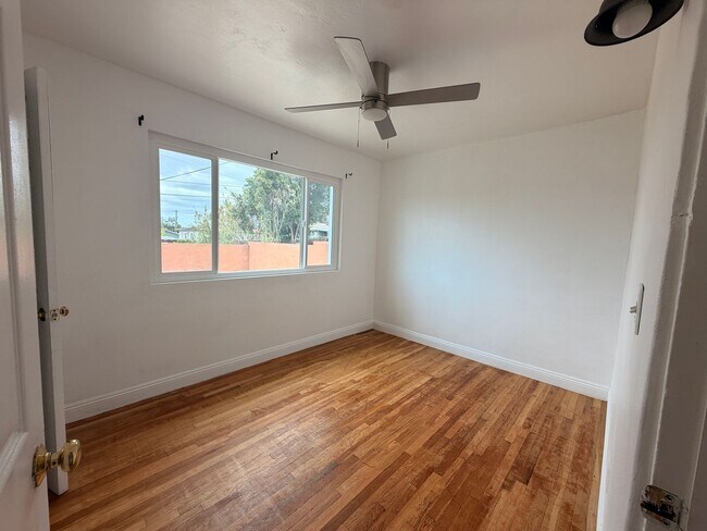 Foto del edificio - Bright and charming 2 Bedroom / 1 Bathroom home with tons of natural light and plenty of outdoor ...