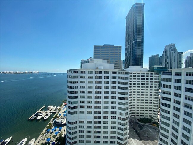 Building Photo - 801 Brickell Bay Dr