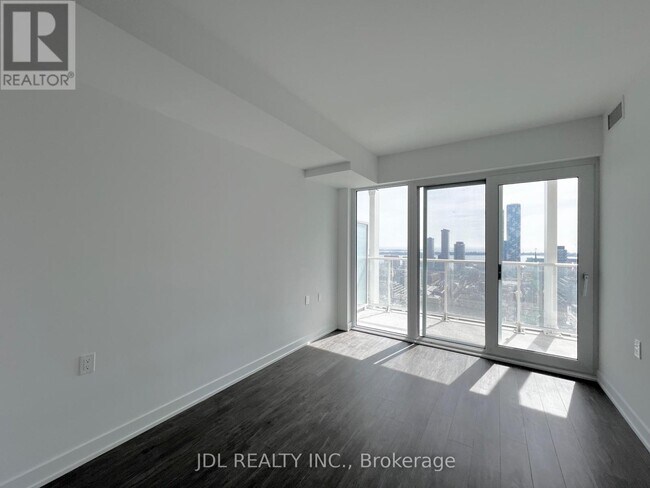 Photo du bâtiment - 88 Queen St E