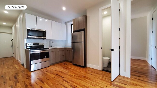 Building Photo - 1671 Lincoln Pl