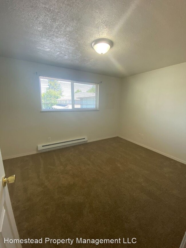 Building Photo - 350 Powell St E