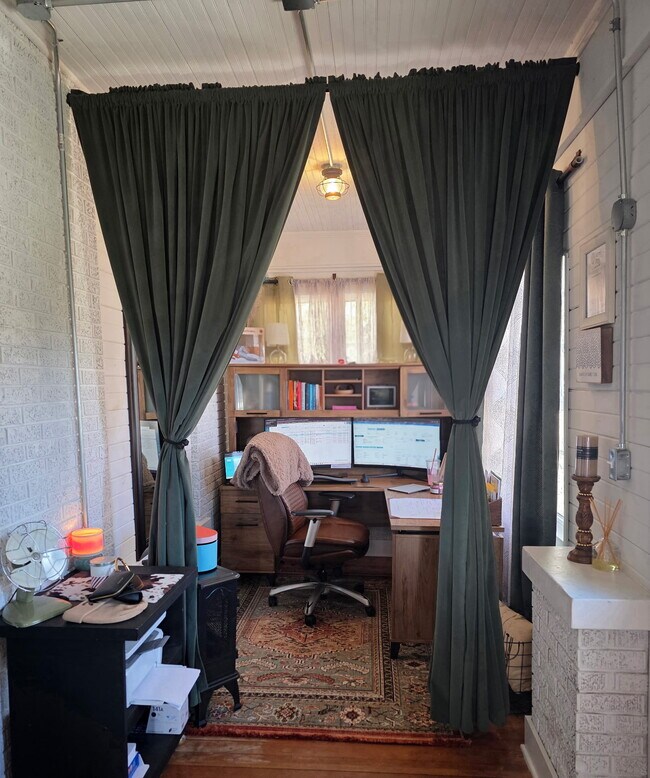 Foto del edificio - 329 N School Ave