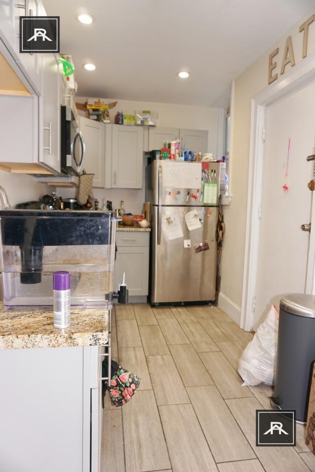 Foto del edificio - 4 bedroom in Brookline MA 02446