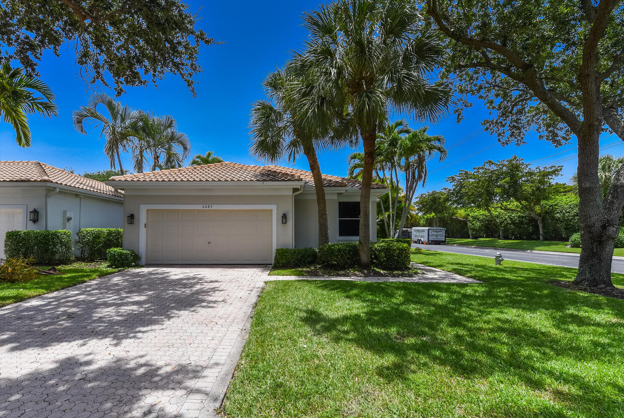 Foto principal - 6685 NW 24th Terrace