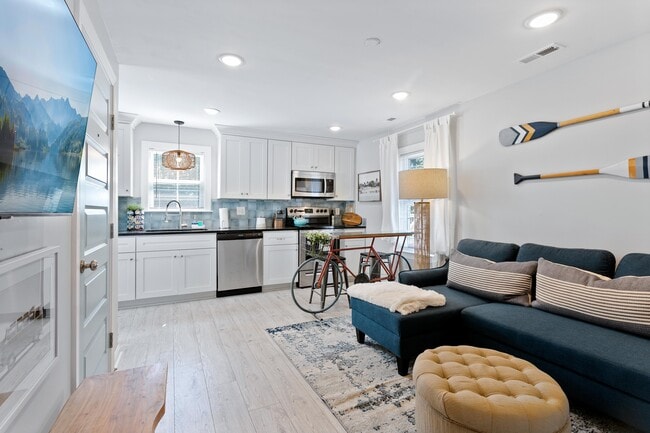 Living Area - 221 W Queen St