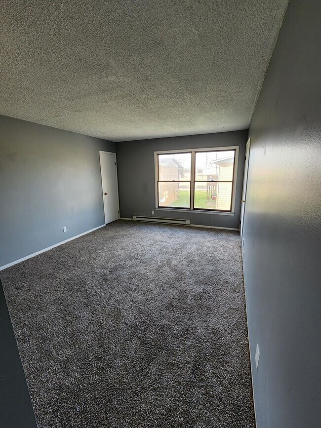 Building Photo - 1501 S Division St Building Photo - 1501 S Division St