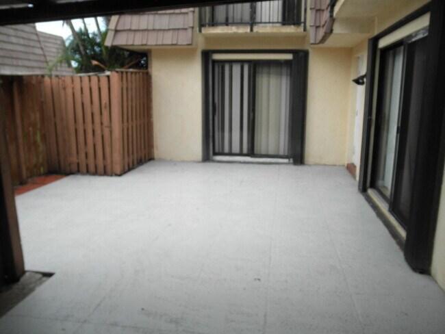 Foto del edificio - 571 Springdale Cir