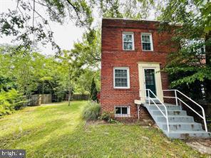 Building Photo - 129 E Linden St