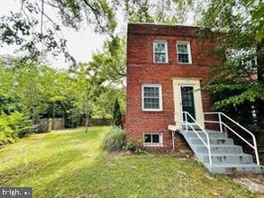 Building Photo - 129 E Linden St