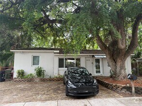 Building Photo - 612 SW 11th Ct