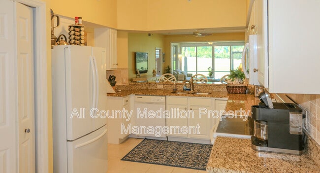 Foto del edificio - 2405 Harmony Ln
