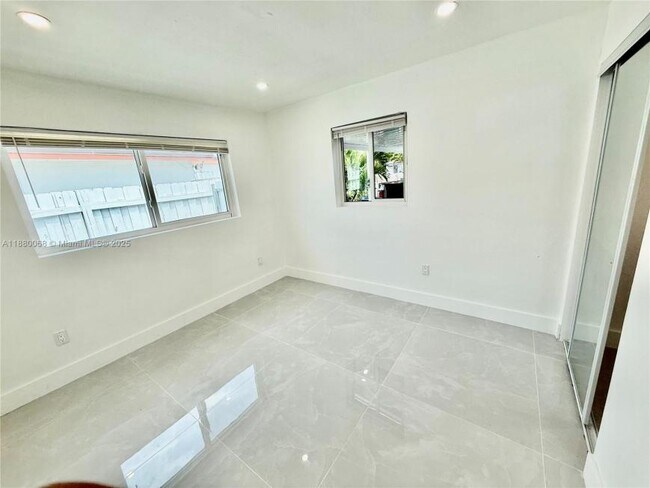 Foto del edificio - 3 bedroom in Miami FL 33142