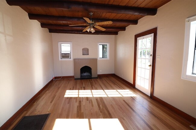 Building Photo - 407 Vassar Dr SE