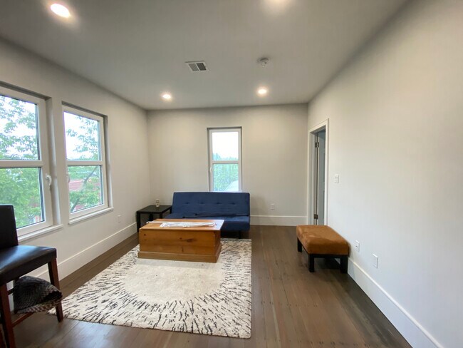 Foto del edificio - 2 Buckley Ave