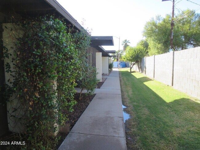 Foto del edificio - 1450 E Bethany Home Rd