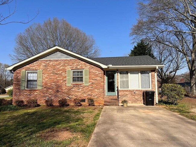 Building Photo - 134 Suber Rd