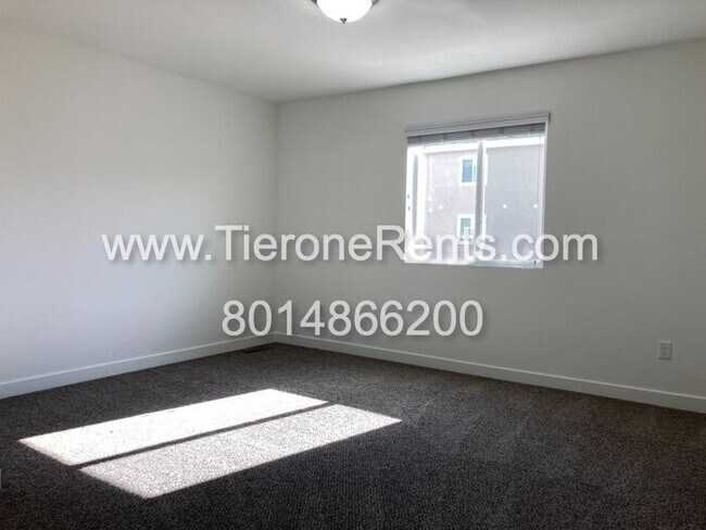 Building Photo - Move-In Special: 50% Off Your First Month'...