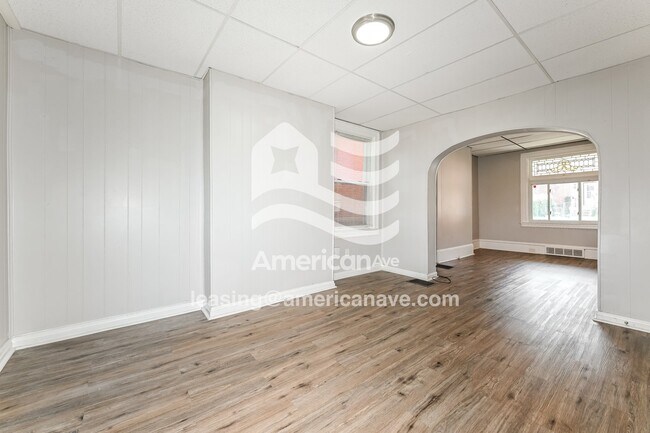 Building Photo - 211 Moore Ave