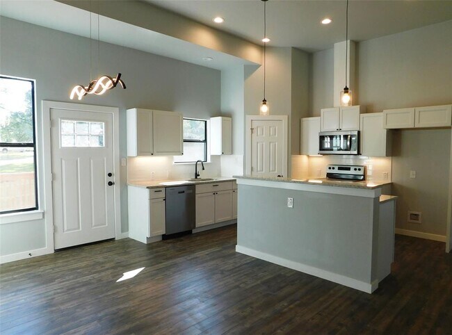 Foto del edificio - 207 Laurel Ln