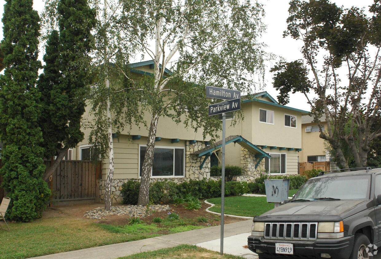 Foto del edificio - 4560 Hamilton Ave