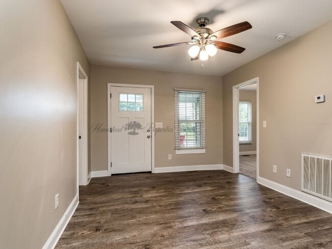 Building Photo - Updated 3 Bedroom / 2 Bath Home on Lamont