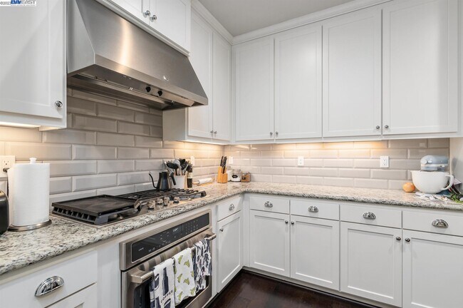 Building Photo - 588 Sandalwood Dr