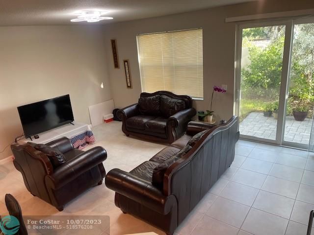 Foto del edificio - 5688 Mentmore Dr