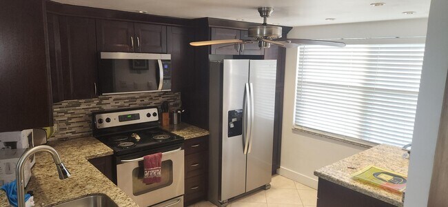 Building Photo - 3002 Portofino Isle