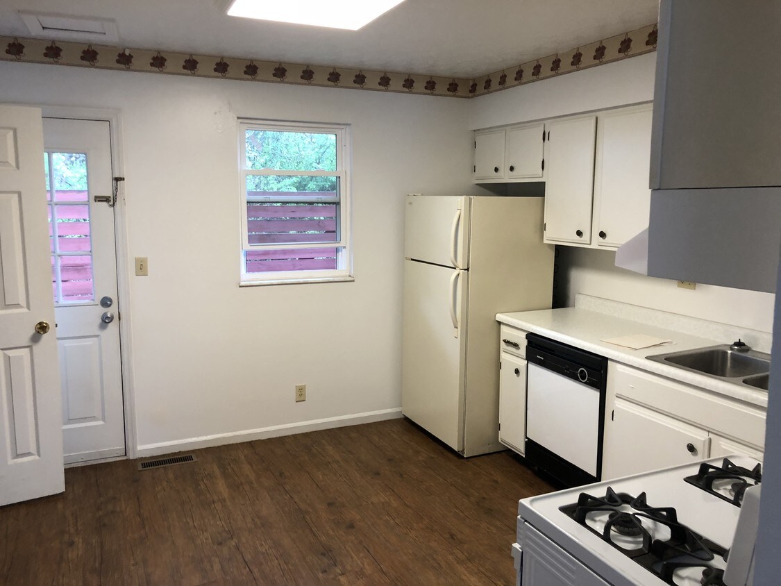 kitchen - 608 W Virginia Ave