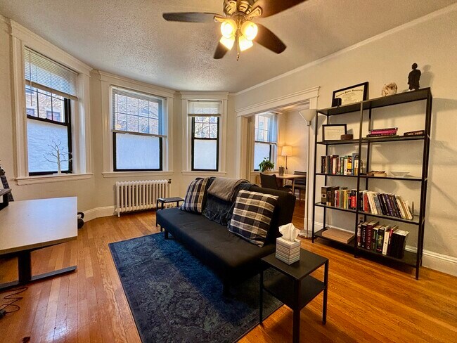 Building Photo - 114 Riverway