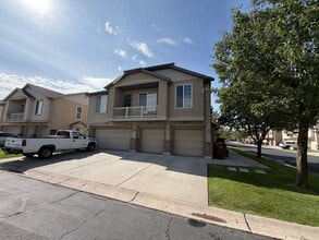 Building Photo - 977 Chelsea Ln