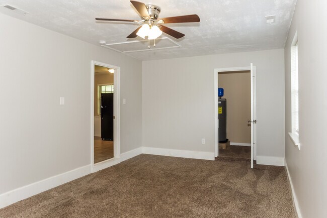 Building Photo - 507 Plum Dr SW