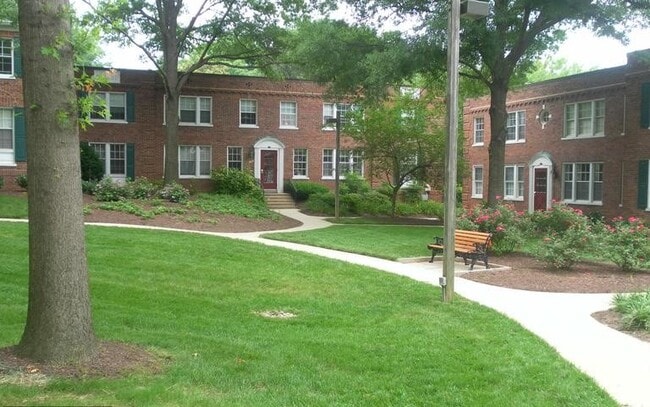 Building Photo - 1719 N Troy St