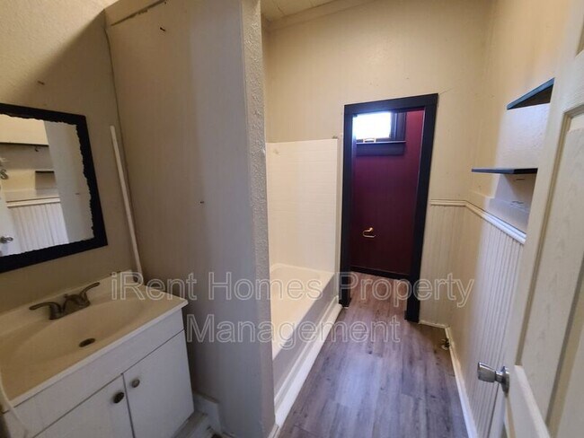 Foto del edificio - 319 W Ave B