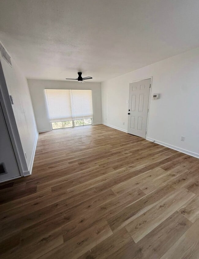 Building Photo - Spacious 4-Bedroom Home for Rent