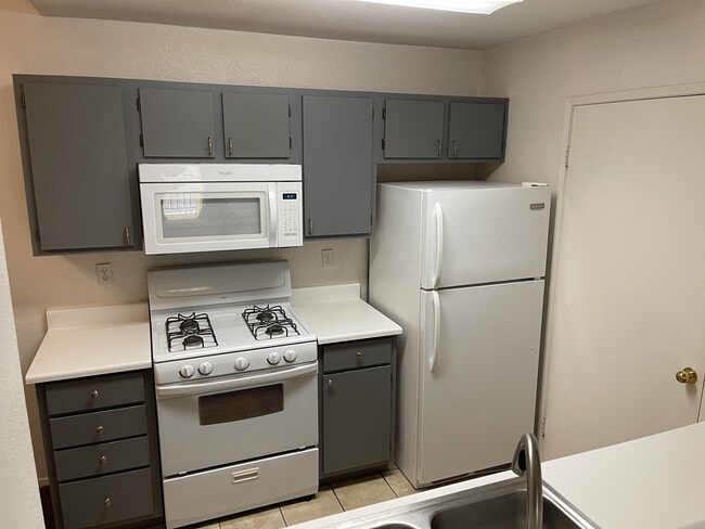 Building Photo - 7885 W Flamingo Rd