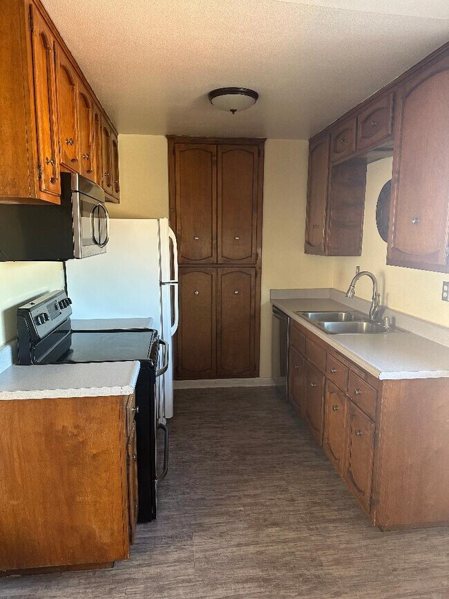 Foto del edificio - 1930 Junipero Ave