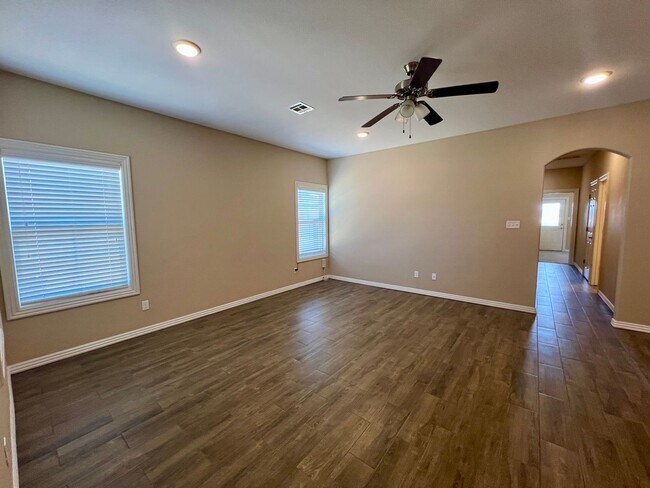 Foto del edificio - Beautiful 3 Bed/2 Bath Single Story Duplex...