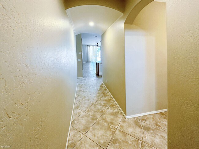Foto del edificio - 4 br, 3 bath House - 7421 W Fawn Dr