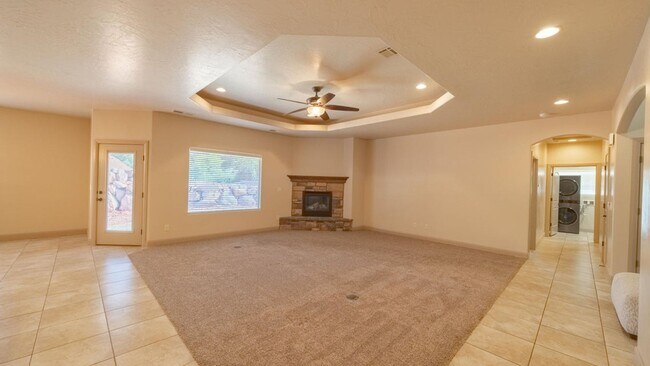 Building Photo - Beautiful 4 Bedroom Home!