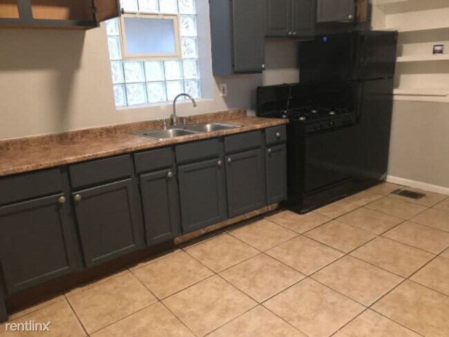 Building Photo - 2 br, 1 bath Apartment - 6732 S Evans Ave