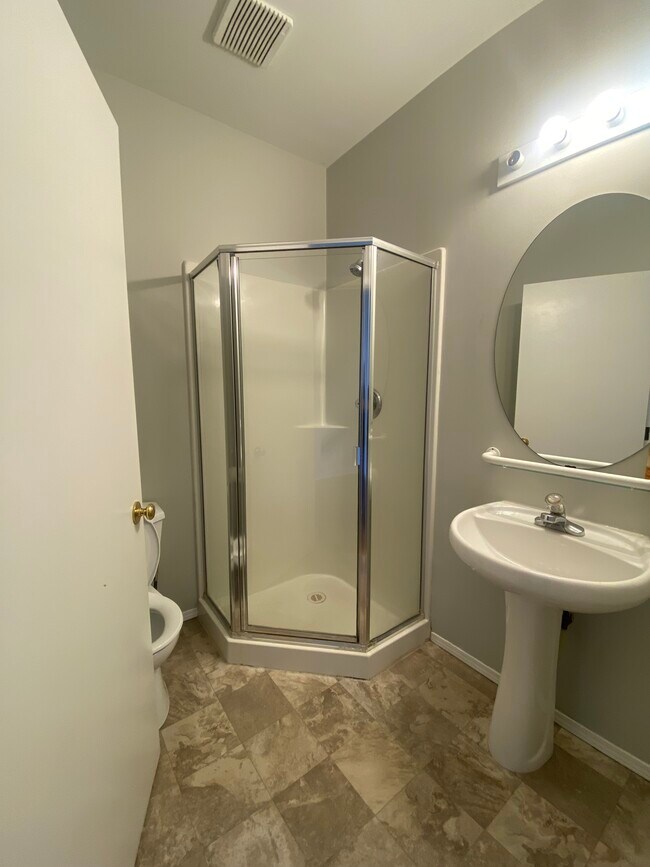 Building Photo - Spacious 1 Bedroom + Den in the Beltline –...