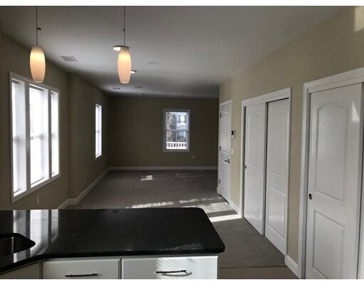 Building Photo - 2 Mayflower Ave