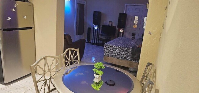 Foto del edificio - 2968 N Stewart St