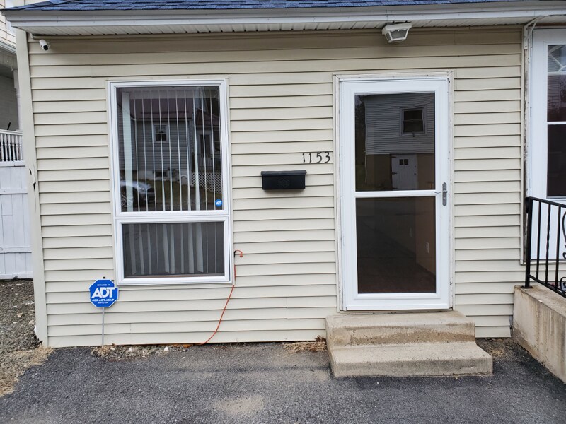 1153 St Unit 1st Floor, Old PA 18518 Room for Rent in